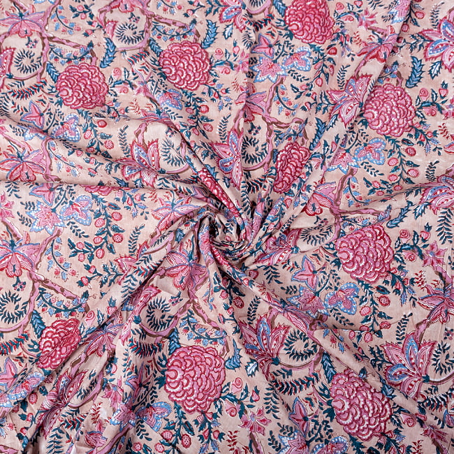 〔1m切り売り〕ジャイプル　職人手作り　色彩豊かなボタニカルデザイン　おしゃれ　生地　花柄　テーブルクロス　刺繍素材などへ〔約111cm〕 - ピンク系 5 - 生地の拡大写真です。とても良い風合いです。