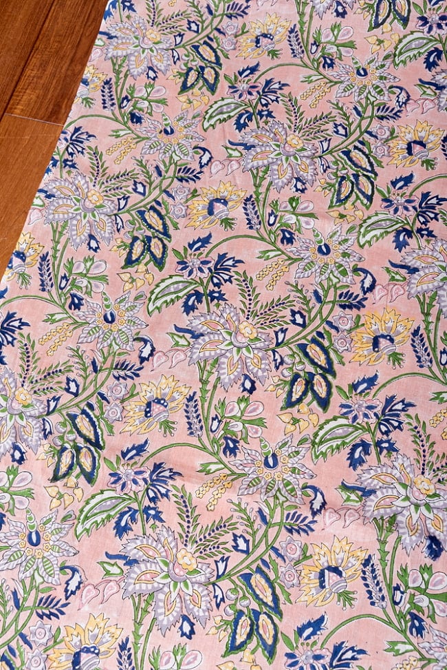 〔1m切り売り〕ジャイプル　職人手作り　色彩豊かなボタニカルデザイン　おしゃれ　生地　花柄　テーブルクロス　刺繍素材などへ〔約114cm〕 - 薄ピンク系 3 - 1mの長さごとにご購入いただけます。