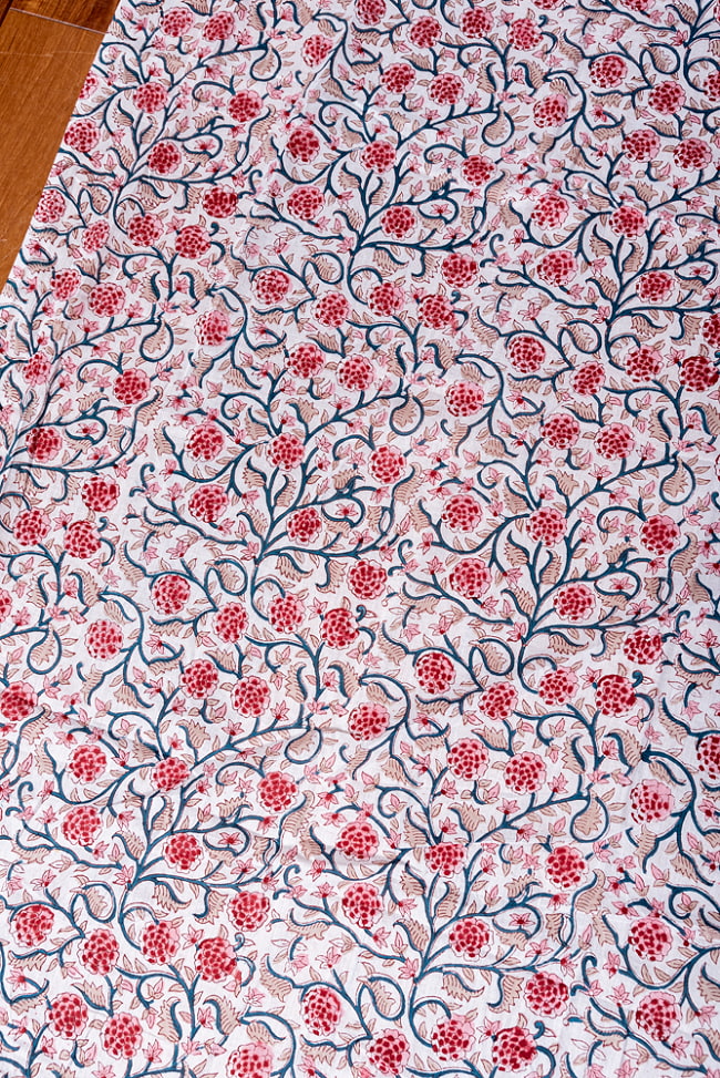 〔1m切り売り〕ジャイプル　職人手作り　色彩豊かなボタニカルデザイン　おしゃれ　生地　花柄　テーブルクロス　刺繍素材などへ〔約110cm〕 - ホワイト・ピンク系 3 - 1mの長さごとにご購入いただけます。