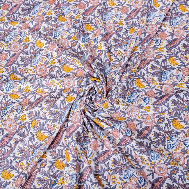 〔1m切り売り〕ジャイプル　職人手作り　色彩豊かなボタニカルデザイン　おしゃれ　生地　花柄　テーブルクロス　刺繍素材などへ〔約111cm〕 5 - 生地の拡大写真です。とても良い風合いです。