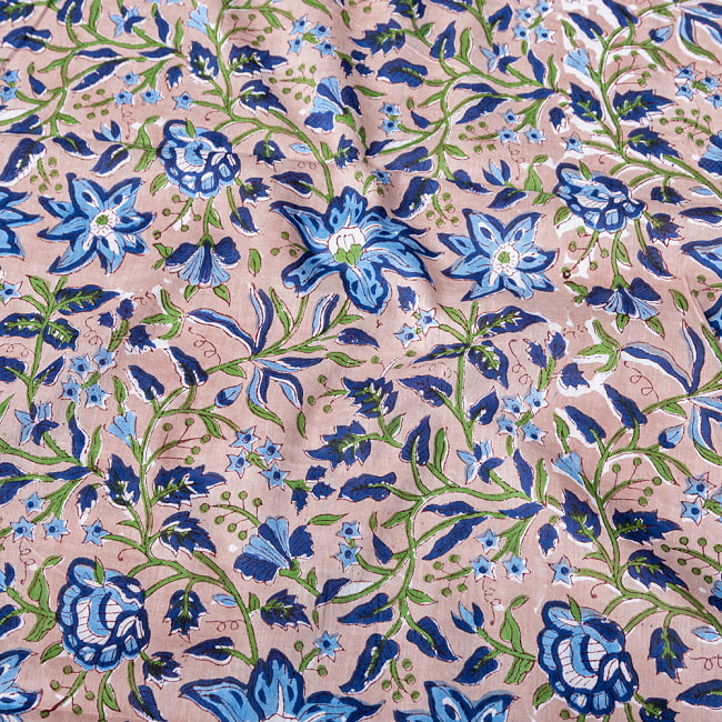 〔1m切り売り〕ジャイプル　職人手作り　色彩豊かなボタニカルデザイン　おしゃれ　生地　花柄　テーブルクロス　刺繍素材などへ〔約110cm〕 4 - インドならではの布ですね。