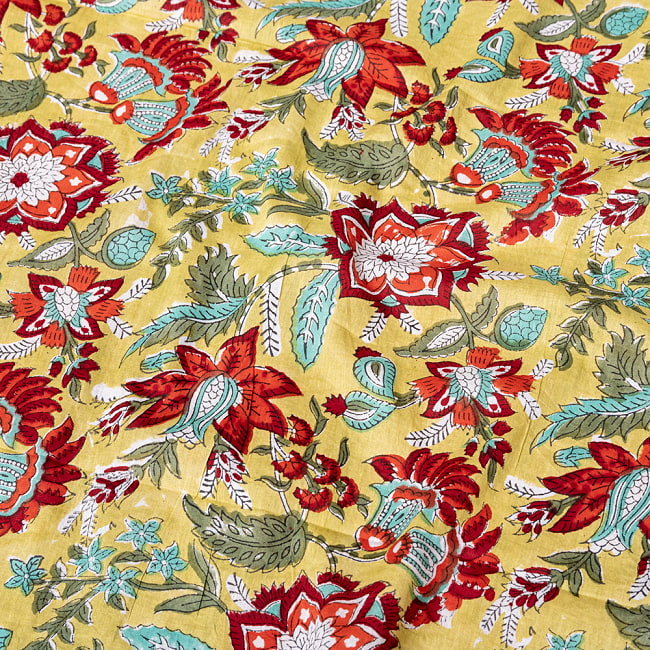 〔1m切り売り〕ジャイプル　職人手作り　色彩豊かなボタニカルデザイン　おしゃれ　生地　花柄　テーブルクロス　刺繍素材などへ〔約110cm〕 - うぐいす系 4 - インドならではの布ですね。