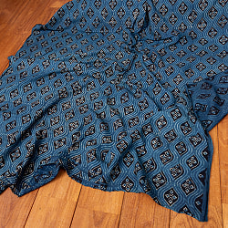 〔1m切り売り〕アジュラックプール村からやってきた　昔ながらのインディゴ木版染め更紗模様布〔約113cm〕 - ネイビー系の商品写真