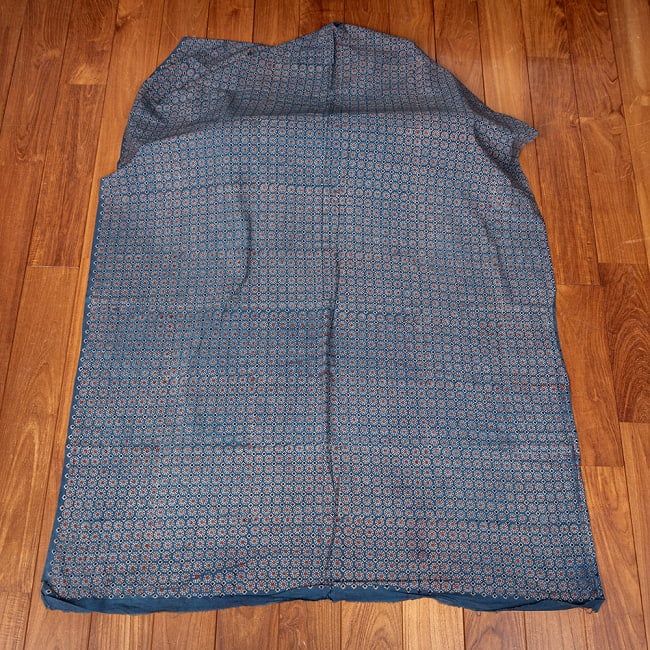〔1m切り売り〕アジュラックプール村からやってきた　昔ながらのインディゴ木版染めアジュラックデザイン布〔約110cm〕 - ネイビー系 2 - とても素敵な雰囲気です