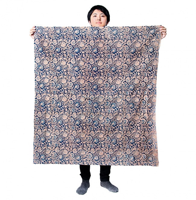 〔1m切り売り〕アジュラックプール村からやってきた　昔ながらのインディゴ木版染めアジュラックデザイン布〔約110cm〕 - ネイビー系 7 - 類似サイズ品を1m切ってみたところです。横幅がしっかりあるので、結構沢山使えますよ。