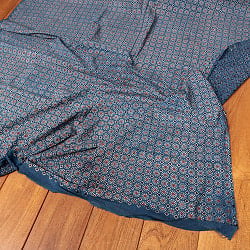 〔1m切り売り〕アジュラックプール村からやってきた　昔ながらのインディゴ木版染めアジュラックデザイン布〔約110cm〕 - ネイビー系の商品写真