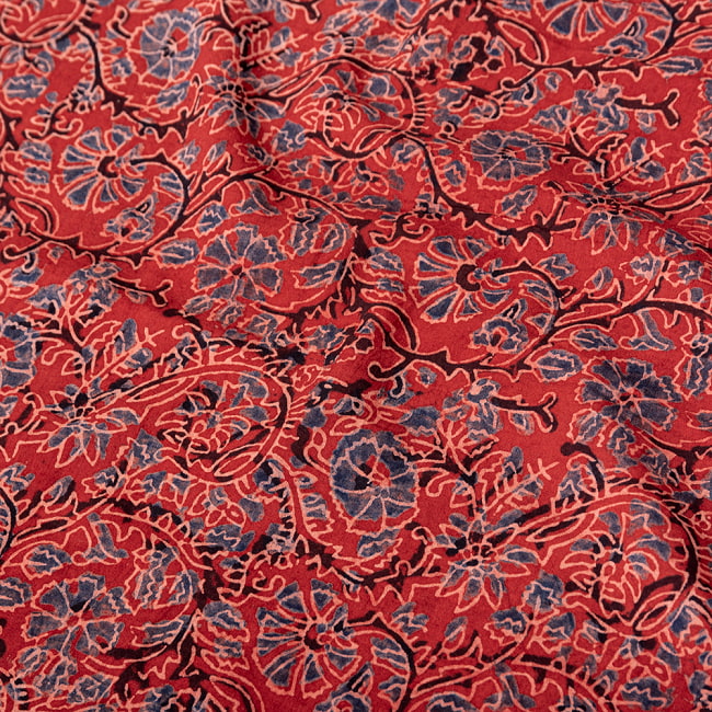 〔1m切り売り〕アジュラックプール村からやってきた　昔ながらの木版染め更紗模様布〔約113cm〕 - レッド系 4 - インドならではの布ですね。