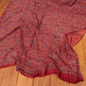 〔1m単位切り売り〕アジュラックプール村からやってきた 昔ながらの木版染め更紗模様布〔約113cm〕 - レッド系(MB-RSCLTH-1391)