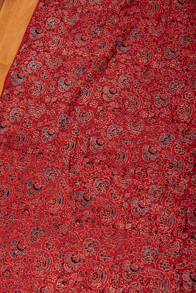 〔1m切り売り〕アジュラックプール村からやってきた　昔ながらの木版染め更紗模様布〔約112cm〕 - レッド系 3 - 1mの長さごとにご購入いただけます。