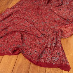 〔1m単位切り売り〕アジュラックプール村からやってきた 昔ながらの木版染め更紗模様布〔約112cm〕 - レッド系