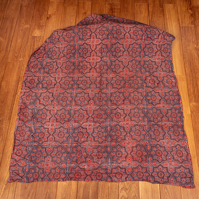 〔1m切り売り〕アジュラックプール村からやってきた　昔ながらの木版染めアジュラックデザイン布〔約112cm〕 - レッド系 2 - とても素敵な雰囲気です