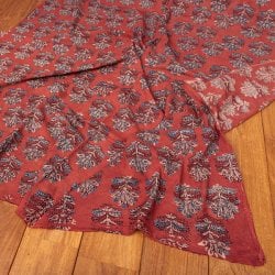 〔1m単位切り売り〕アジュラックプール村からやってきた 昔ながらの木版染め更紗模様布〔約110cm〕 - レッド系