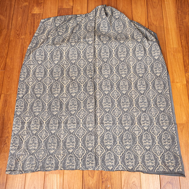 〔1m切り売り〕アジュラックプール村からやってきた　昔ながらの木版染め更紗模様布〔約113cm〕 - グレー系 2 - とても素敵な雰囲気です