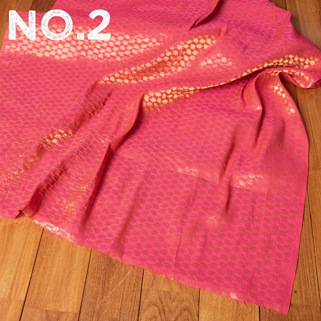 〔1m切り売り〕〔各色あり〕インドの伝統模様布　光沢感のあるブロケード生地に　美しい金糸の紋織　葉模様〔幅約106cm〕 10 - No.2：ピンク