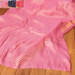 〔1m単位切り売り〕〔各色あり〕インドの伝統模様布 光沢感のあるブロケード生地に 美しい金糸の紋織 ペイズリー〔幅約111cm〕