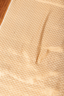 〔1m単位切り売り〕〔各色あり〕インドの伝統模様布　光沢感のあるブロケード生地に　美しい金糸の紋織　小花柄〔幅約112cm〕 - サブ3