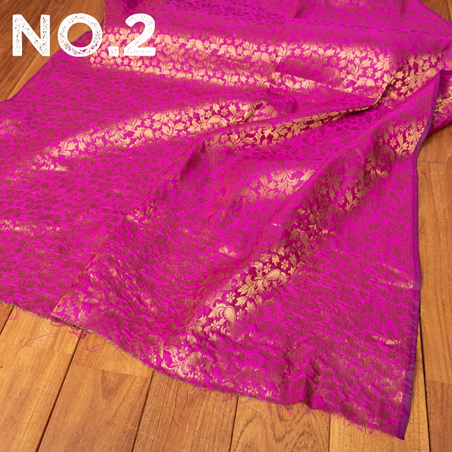 〔1m切り売り〕〔各色あり〕インドの伝統模様布　光沢感のあるブロケード生地に　美しい金糸の紋織　更紗〔幅約110cm〕 10 - No.2：マゼンタ