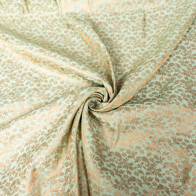 〔1m切り売り〕〔各色あり〕インドの伝統模様布　光沢感のあるブロケード生地に　美しい金糸の紋織　更紗〔幅約110cm〕 5 - 陰影があるとこのような感じになります