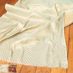 〔1m単位切り売り〕〔各色あり〕インドの伝統模様布 光沢感のあるブロケード生地に 美しい金糸の紋織 ペイズリー〔幅約111cm〕