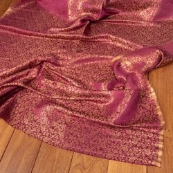 〔1m単位切り売り〕〔各色あり〕インドの伝統模様布 光沢感のあるブロケード生地に 美しい金糸の紋織 更紗〔幅約118cm〕
