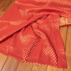 〔1m単位切り売り〕インドの伝統模様布 光沢感のあるブロケード生地に 美しい金糸の紋織〔幅約108cm〕