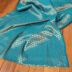 〔1m切り売り〕インドの伝統模様布　光沢感のあるブロケード生地に　美しい金糸の紋織　雨模様〔幅約109cm〕の商品写真
