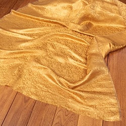 〔1m切り売り〕インドの伝統模様布　光沢感のあるブロケード生地に　美しい金糸の紋織　更紗〔幅約115cm〕の商品写真