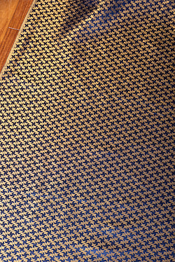 〔1m単位切り売り〕インドの伝統模様布　光沢感のあるブロケード生地に　美しい金糸の紋織　手裏剣〔幅約115cm〕 - サブ3