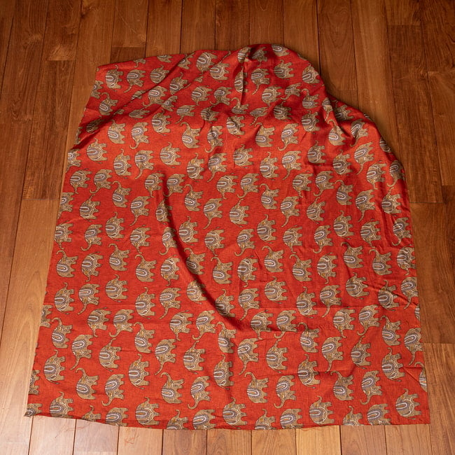 〔各色あり〕〔1m切り売り〕インドの伝統と不思議が融合　おもしろ　かわいいデザイン布　ゾウさん〔約111cm〕 2 - 全体を広げてみたところです。1mの長さごとにご購入いただけます。