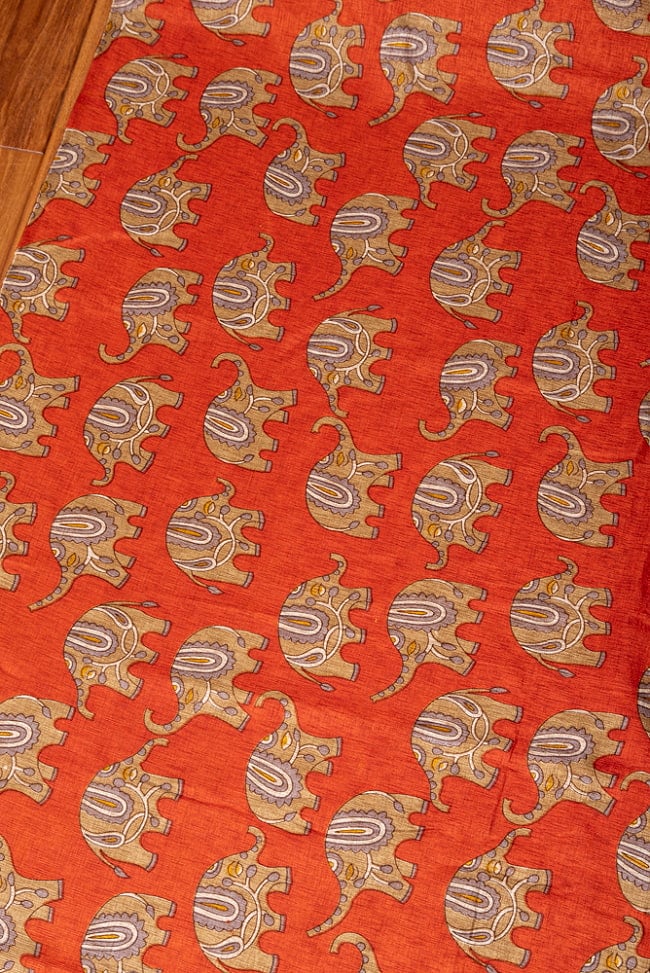 〔各色あり〕〔1m切り売り〕インドの伝統と不思議が融合　おもしろ　かわいいデザイン布　ゾウさん〔約111cm〕 3 - インドならではの布ですね