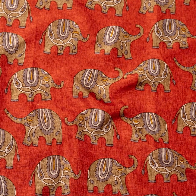 〔各色あり〕〔1m切り売り〕インドの伝統と不思議が融合　おもしろ　かわいいデザイン布　ゾウさん〔約111cm〕 4 - 生地の拡大写真です