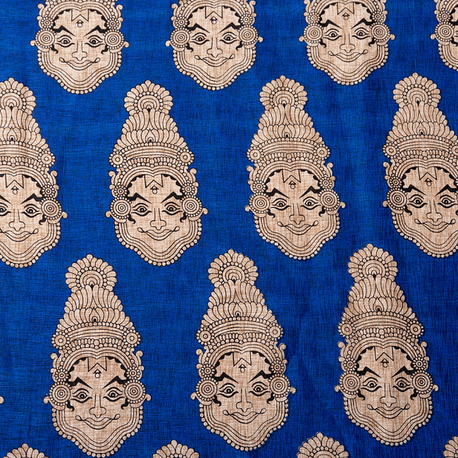 〔各色あり〕〔1m切り売り〕インドの伝統と不思議が融合　おもしろ　かわいいデザイン布　カタカリ〔約111cm〕 4 - 生地の拡大写真です
