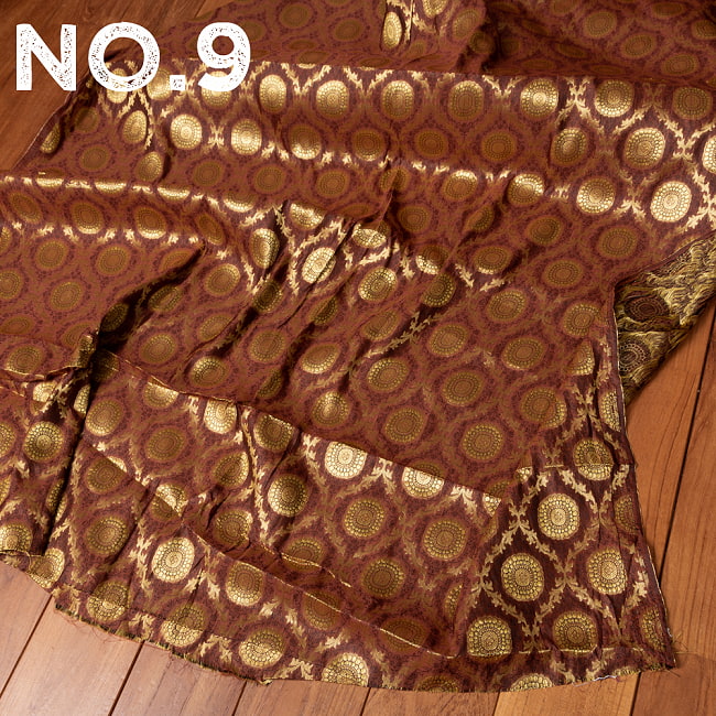 〔各色あり〕〔1m切り売り〕インドの伝統模様布　光沢感のあるブロケード生地　金糸〔約106cm〕 17 - No.9：焦げ茶