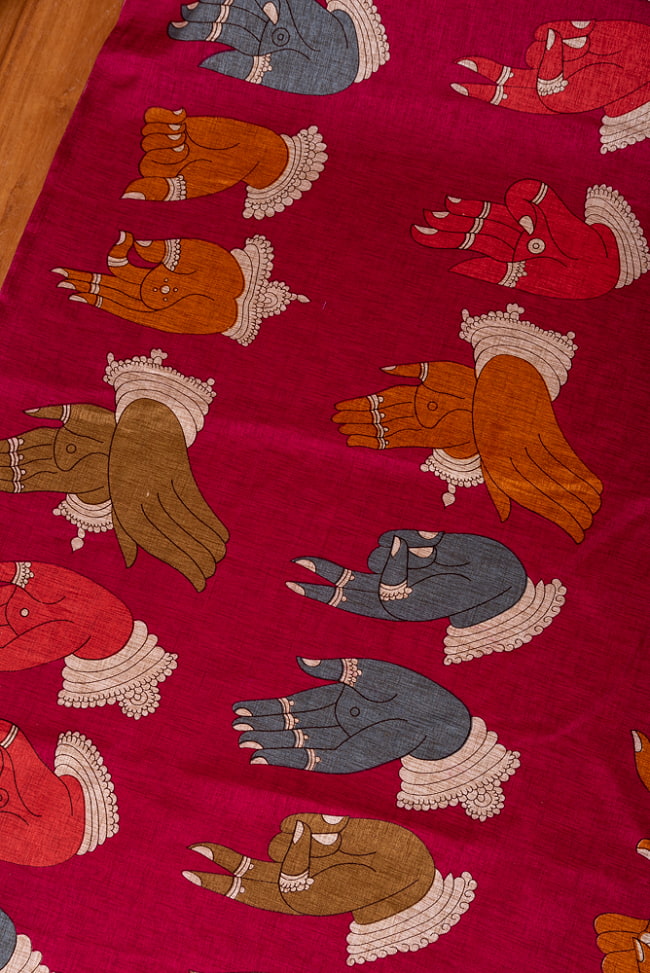 〔各色あり〕〔1m切り売り〕インドの伝統と不思議が融合　おもしろ　かわいいデザイン布　ムドラ〔約112cm〕 3 - インドならではの布ですね