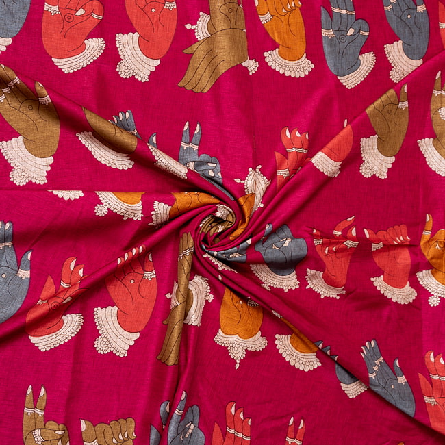 〔各色あり〕〔1m切り売り〕インドの伝統と不思議が融合　おもしろ　かわいいデザイン布　ムドラ〔約112cm〕 5 - 陰影があるとこのような感じになります