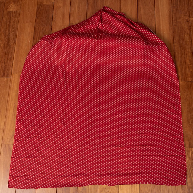 〔各色あり〕〔1m切り売り〕インドの伝統模様布〔約105cm〕 2 - 全体を広げてみたところです。1mの長さごとにご購入いただけます。