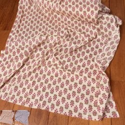 〔各色あり〕〔1m単位切り売り〕伝統息づく南インドから 昔ながらの更紗模様布〔約107cm〕