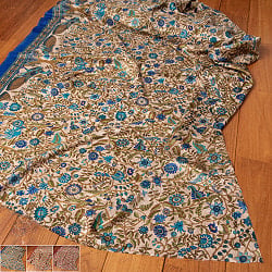 〔各色あり〕〔1m切り売り〕タッサーシルク風　インドのかわいい更紗と動物模様布〔約111cm〕の商品写真