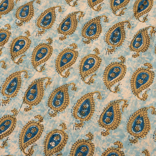 〔各色あり〕〔1m切り売り〕伝統息づく南インドから　昔ながらの更紗模様布〔約107cm〕 4 - 生地の拡大写真です