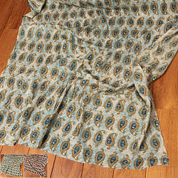 〔各色あり〕〔1m切り売り〕伝統息づく南インドから　昔ながらの更紗模様布〔約107cm〕の商品写真