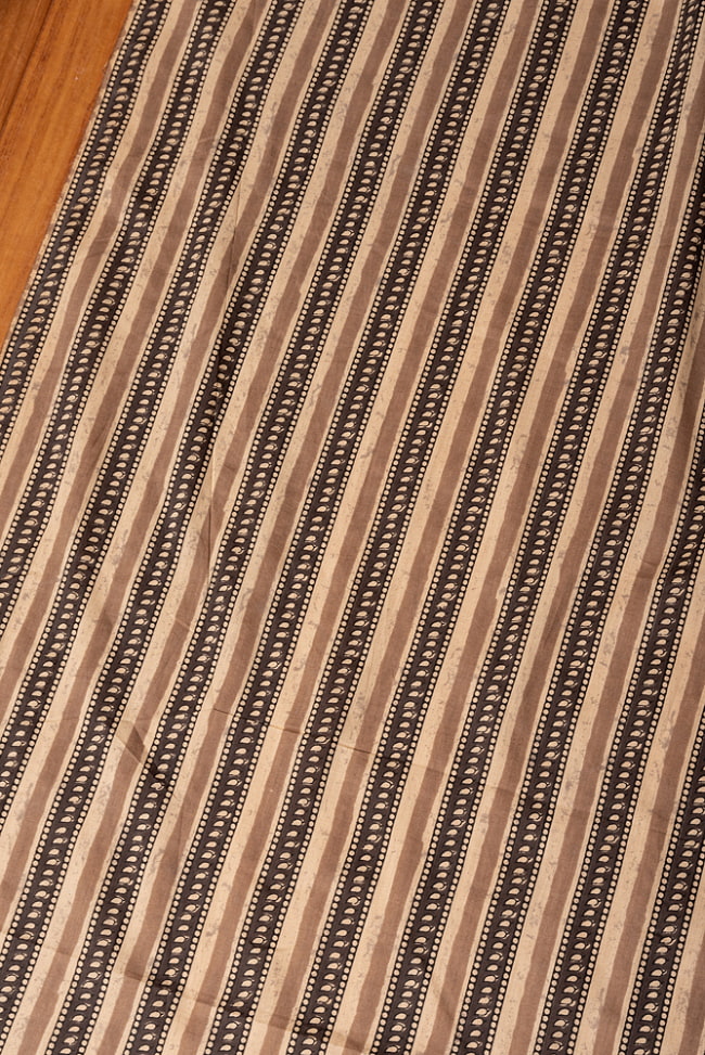 〔各色あり〕〔1m切り売り〕伝統息づく南インドから　昔ながらの更紗模様布〔約109cm〕 3 - インドならではの布ですね