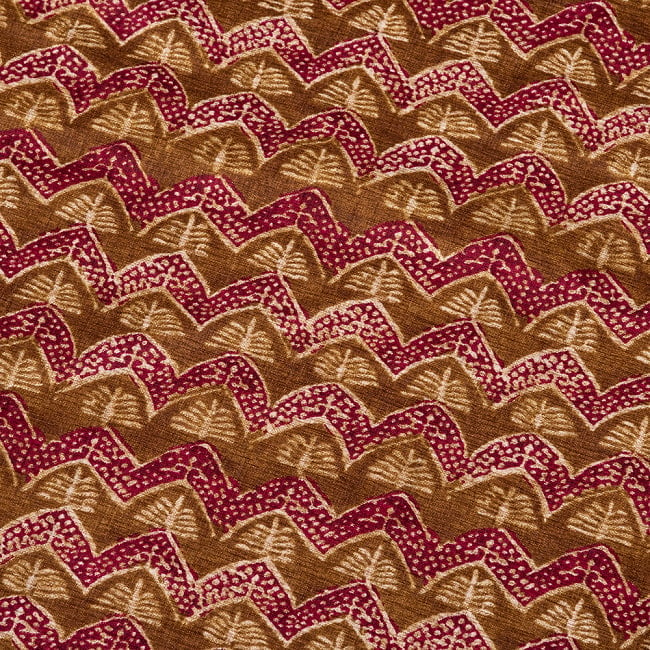 〔各色あり〕〔1m切り売り〕インドの伝統模様布〔約112cm〕 4 - 生地の拡大写真です