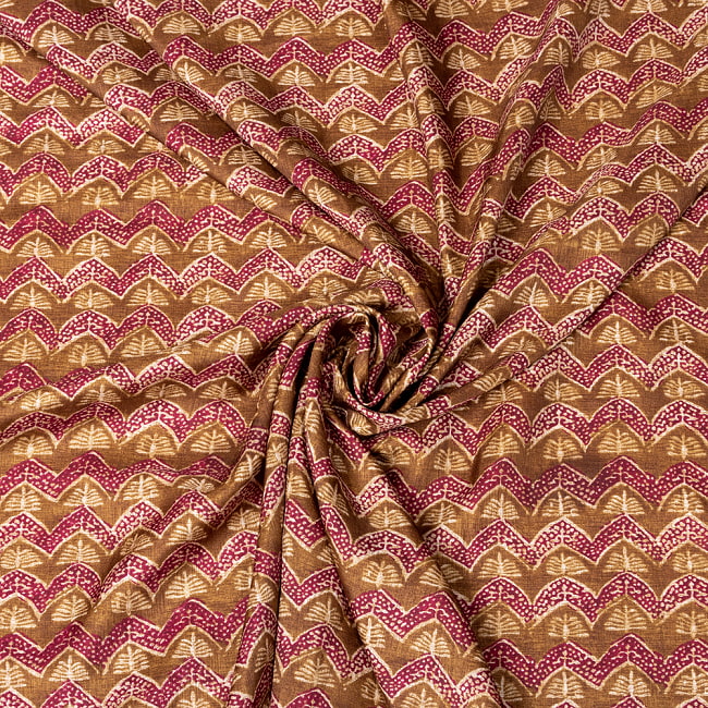 〔各色あり〕〔1m切り売り〕インドの伝統模様布〔約112cm〕 5 - 陰影があるとこのような感じになります