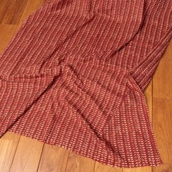 〔1m単位切り売り〕伝統息づく南インドから 昔ながらの更紗模様布〔約105cm〕レンガ系
