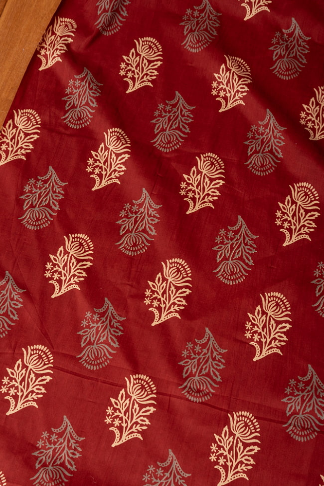 〔1m切り売り〕伝統息づく南インドから　昔ながらの更紗模様布〔約106cm〕えんじ系 3 - インドならではの布ですね