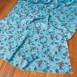 〔1m単位切り売り〕伝統息づく南インドから　昔ながらの更紗模様布〔約105cm〕水色系の商品写真