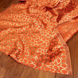 〔1m切り売り〕インドの伝統模様布　光沢感のあるブロケード生地　金糸〔約122cm〕オレンジ系の商品写真