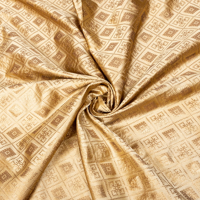 〔1m切り売り〕インドの伝統模様布　光沢感のあるブロケード生地　金糸〔約123cm〕シャンパン系 5 - 陰影があるとこのような感じになります