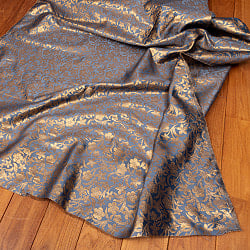 〔1m切り売り〕インドの伝統模様布　光沢感のあるブロケード生地　金糸〔約126cm〕グレー系の商品写真