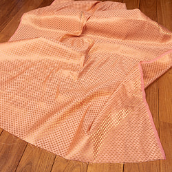 〔1m切り売り〕インドの伝統模様布　光沢感のあるブロケード生地　金糸〔約11.5cm〕薄ピンク系の商品写真